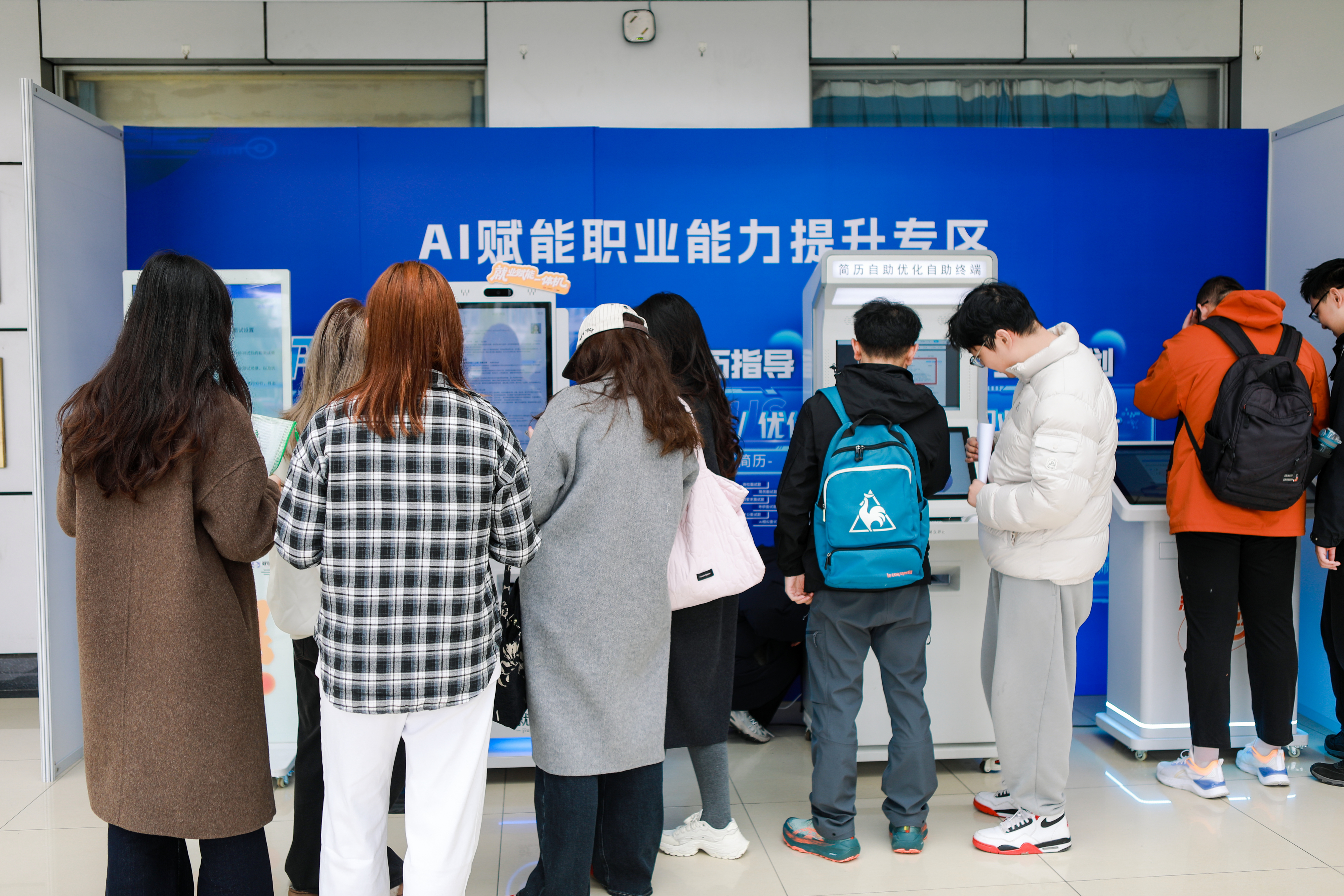 979a729935e44afb6a64d3e71d34d192